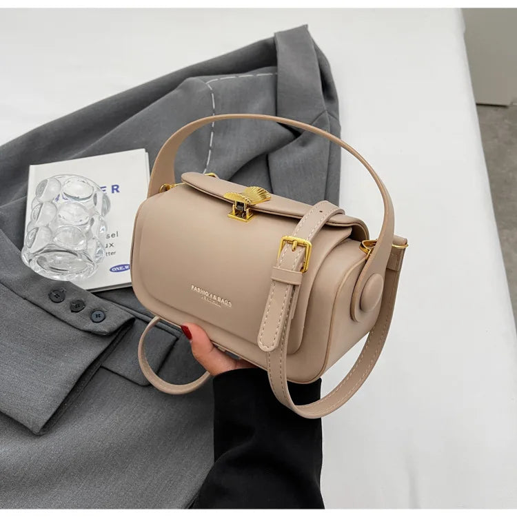 AVEN - 
Classic Black Shoulder Bag Women's Versatile Retro Crossbody Square Bags 2024 New Large Capacity Textured Leather Flap Handbags