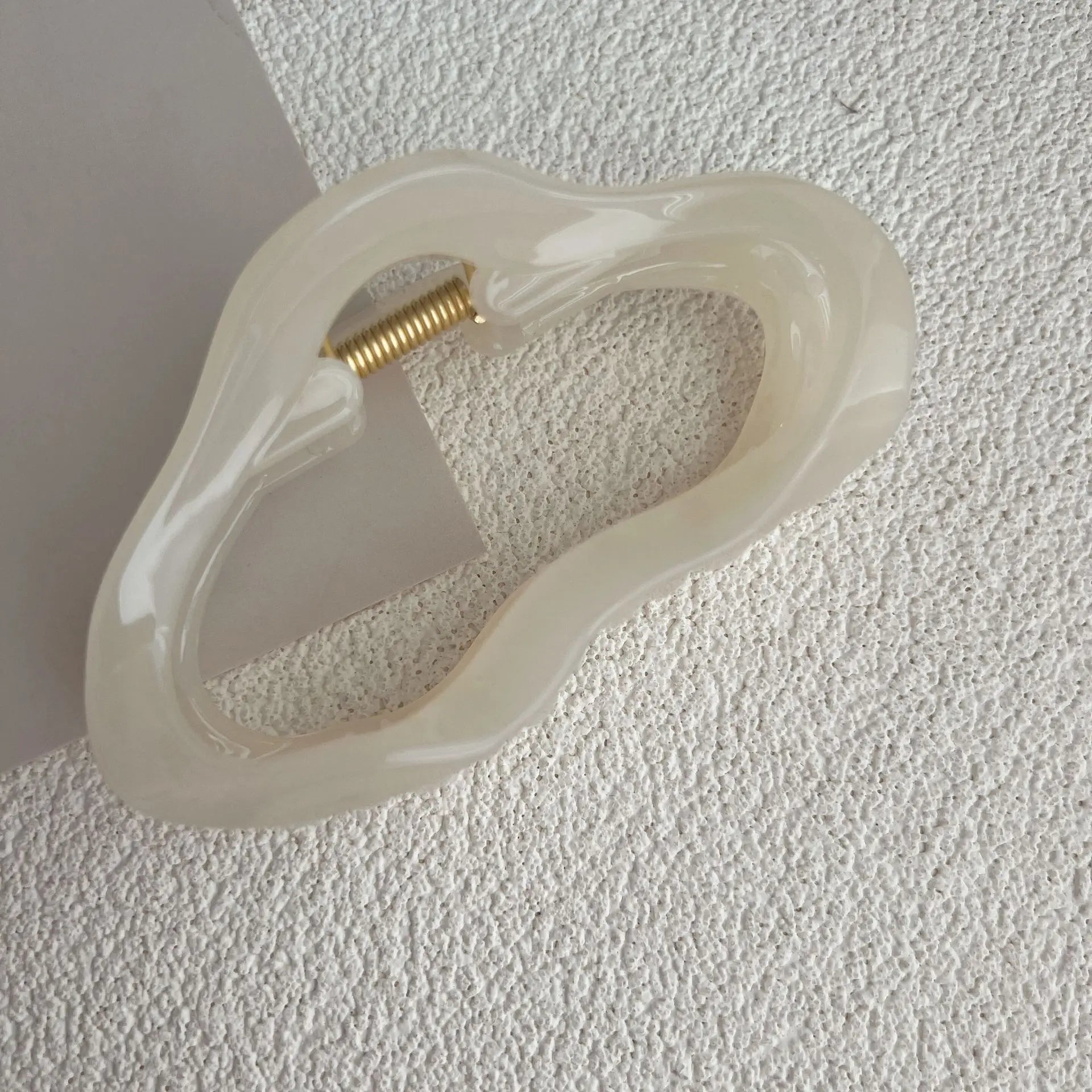 Clawelle - Irregular Hollow Out Hair Claws Clips Women Girls Tortoiseshell Large Crab Hair Clamps Barrettes Clips Hair Accessories Fashion